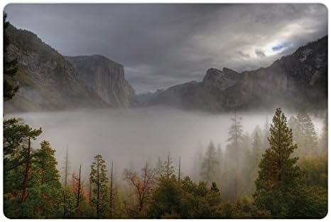 Подложка за домашни любимци Ambesonne Yosemite за храна и вода, Есенен пейзаж на Долината Йосемити с Тъмни Облаци,