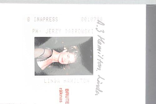 Слайдове със снимка на портрет на американската актриса Линда Карол Хамилтън.