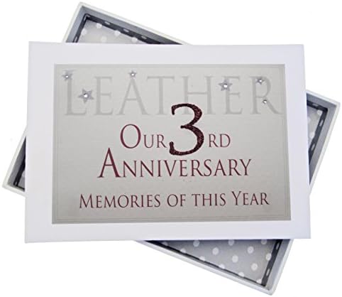 БЕЛИ ПАМУЧНИ КАРТИЧКИ Спомени за 3-та Кожена годишнина тази година, Малък Албум, с пайети и надписи, 12,5x17,5x2,5 см