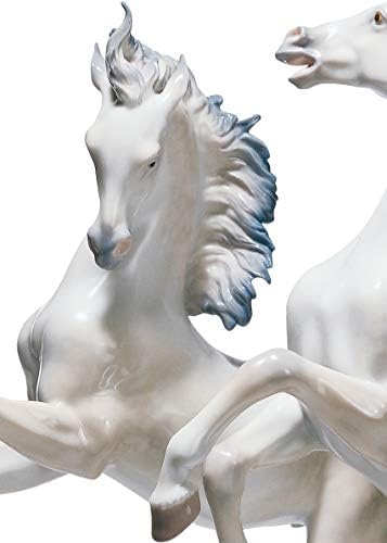 Скулптура ЛЬЯДРО Свободни като вятъра коне. Ограничен тираж. Порцеланови коне.