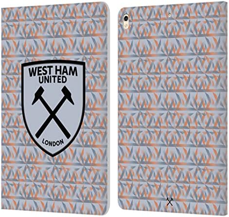 Дизайн на седалките за главата Официално лицензиран Вратарят на гостите ФК Уест Хям Юнайтед 2022/23 Герб Kit Кожен калъф-книжка-джобен формат и е Съвместим с Apple iPad Pro 10.5
